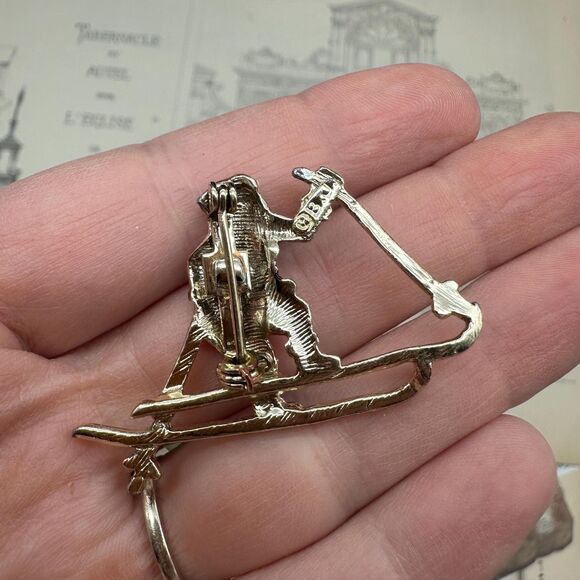 Vintage BJ Skiing Santa Brooch Pin - Picture 3 of 3